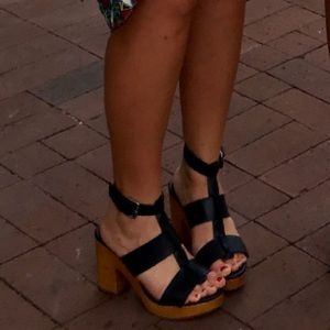 Black Sandal Clogs. Size 7.5